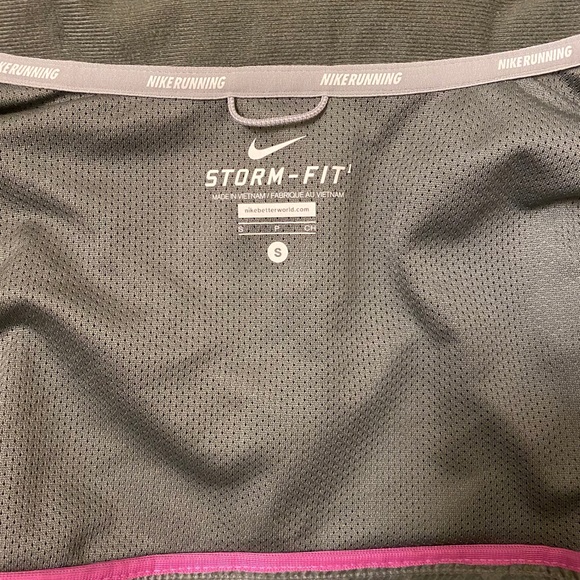 Nike Storm-FIT Running Jacket - Picture 4 of 9